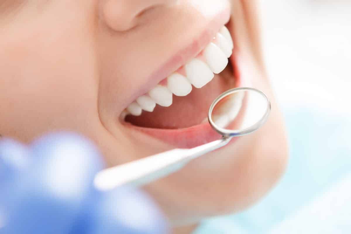 Chirurgie buccale Ce qu'il faut savoir Dentiste de Los Angeles Examen gratuit