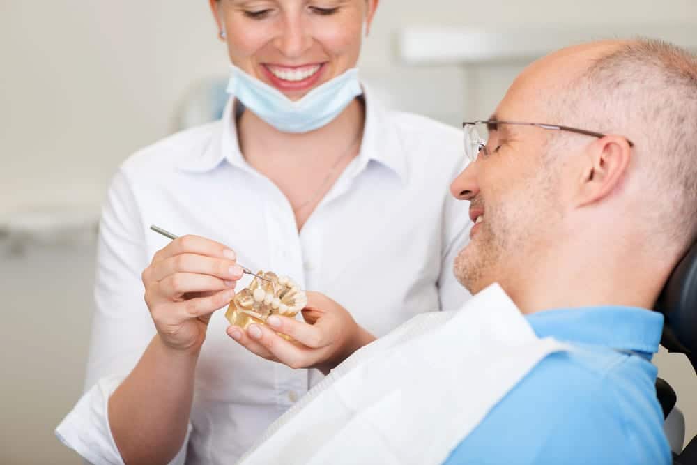 ¿Necesito un implante dental o una endodoncia?