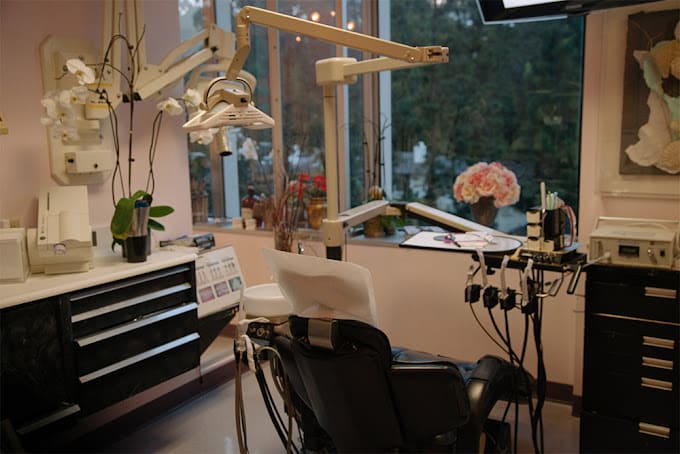 Best Dentist in Los Angeles - Dr. Anthony Mobasser - Cosmetic Dentist - Celebrity Dentist