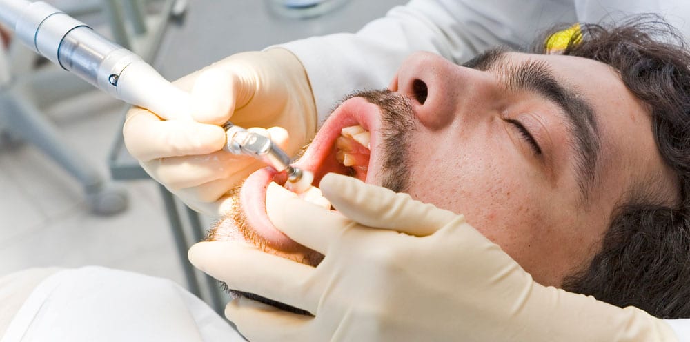 Quali sono i benefici dell'odontoiatria di sedazione nell'odontoiatria cosmetica?