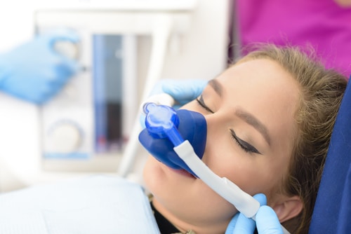 Tipi di odontoiatria sedativa Los Angeles Dentista cosmetico Dr. Mobasser