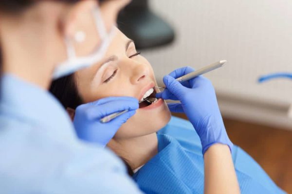 Superare l'ansia da trattamento con un dentista sedativo a Los Angeles